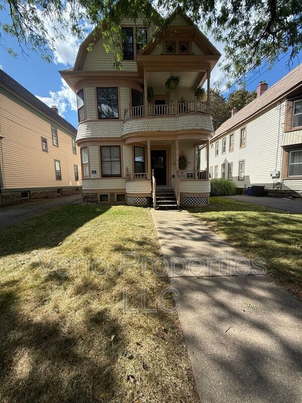 Building Photo - 1075 Park Ave