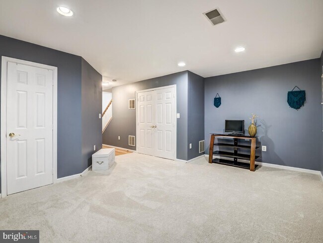 Building Photo - 5921 Kirkcaldy Ln