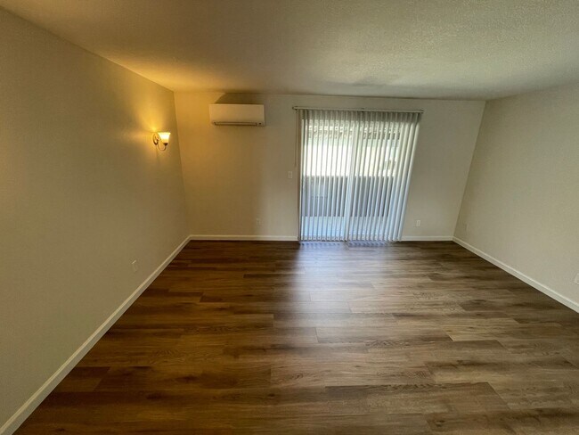 Foto del edificio - 2 Bedrooms, 2 FULL baths one block from WOU!