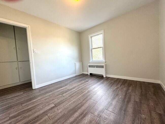 Photo du bâtiment - Renovated 1 Bedroom 1 Bathroom Apartment!