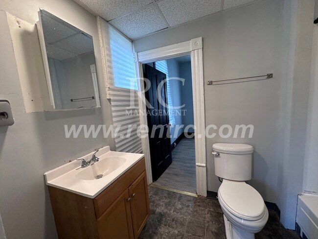 Building Photo - 1501 Walnut-