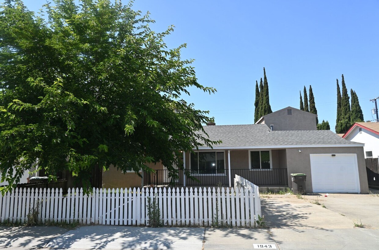 Primary Photo - Resident Benefit Package Property