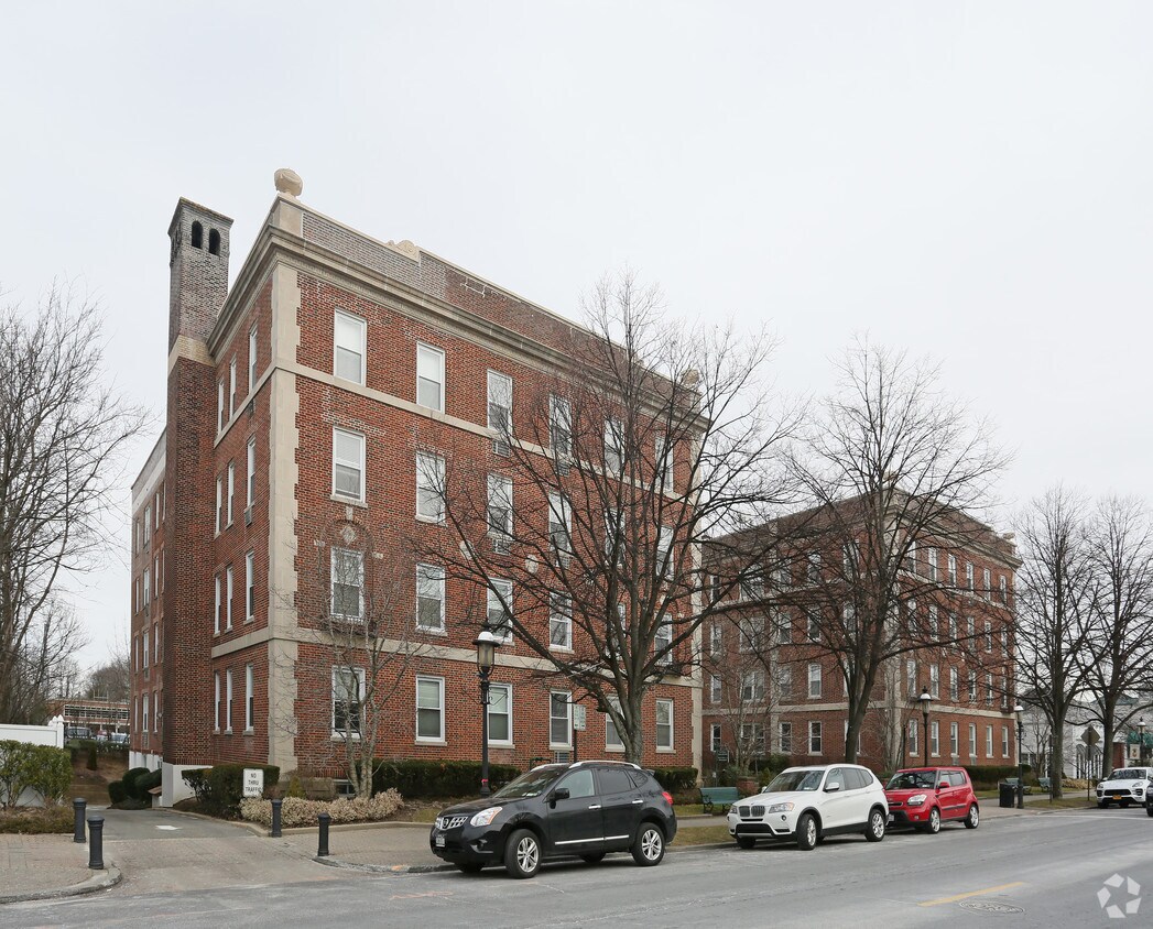 Hampshire House Condos 111 Seventh St Garden City, NY Apartments