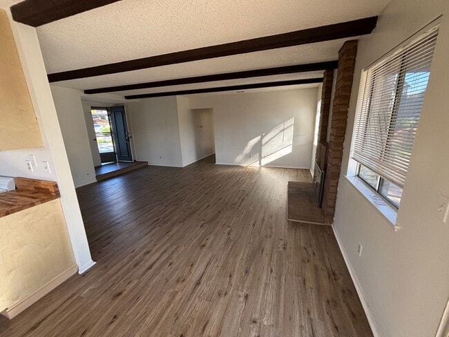 Building Photo - 274 Mountain View Dr