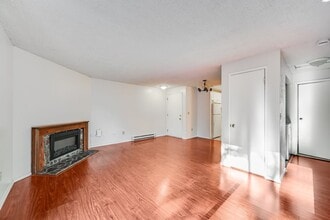 Building Photo - 9785 SW Lookout Terrace