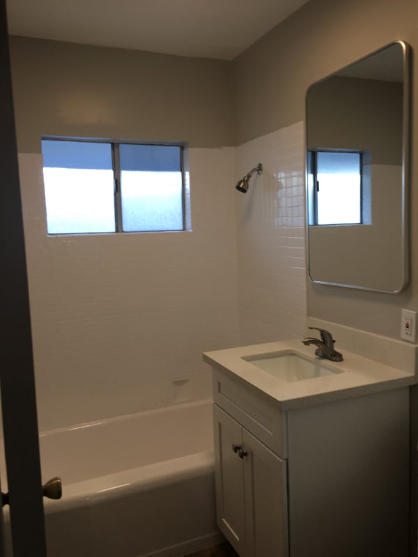 Foto del edificio - 5841 1/2 N Whitnall Hwy