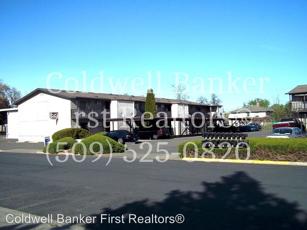 Primary Photo - 1027-1027 SW Puff Ln