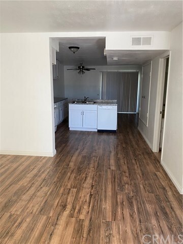 Building Photo - 14 Lakeview Cir