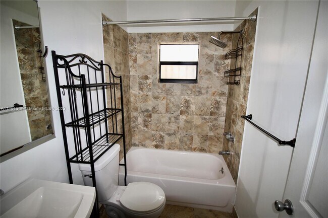Foto del edificio - 1329 SW 10th St