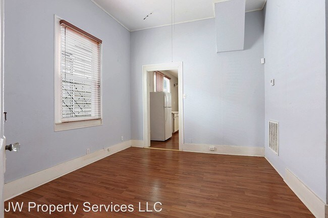 Building Photo - 8435-8435 Willow St