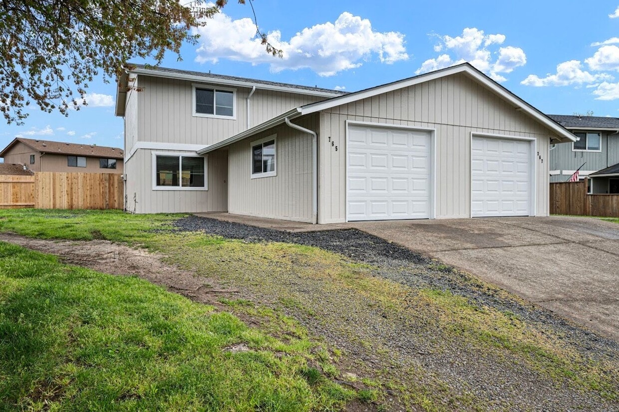 Newly Remodeled 2-Bedroom, 1.5-Bath Duplex In Springfield! - Newly Remodeled 2-Bedroom, 1.5-Bath Duplex In Springfield!