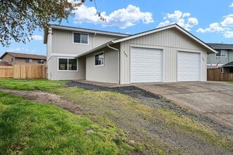 Building Photo - 765 N Cloverleaf Loop