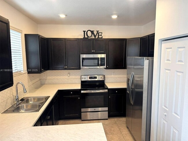 Foto del edificio - 3354 SE 1st Ct