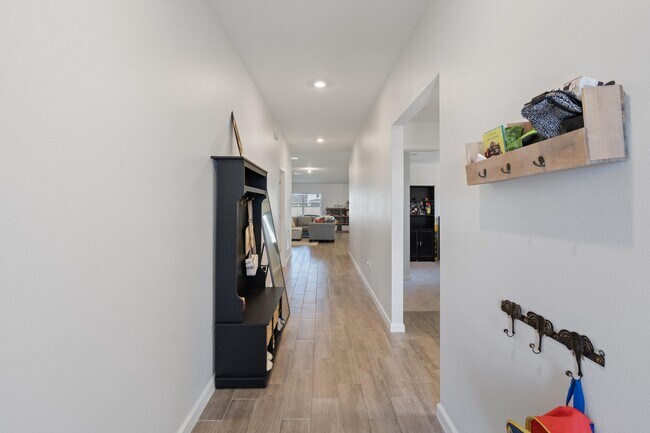 Building Photo - 885 Dockside Dr SW