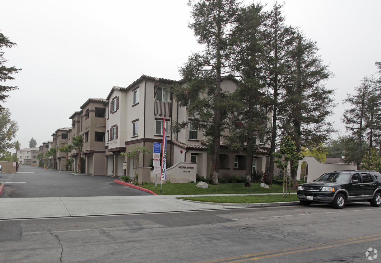 Primary Photo - Arbor View Apartments