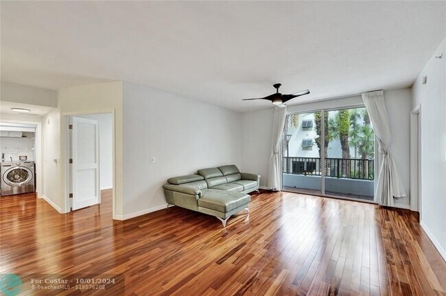 Foto del edificio - 2421 NE 65th St