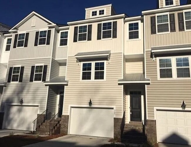 Photo - 365 Spindlewood Wy House