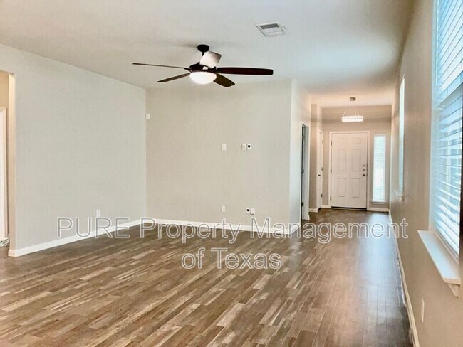 Foto del edificio - 128 Earl Keen St