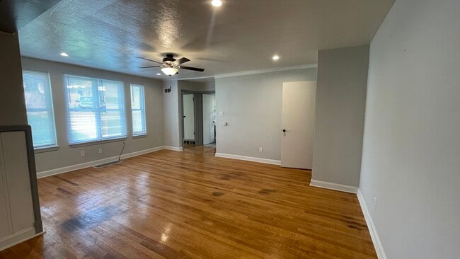 Building Photo - 404 Linden Cir