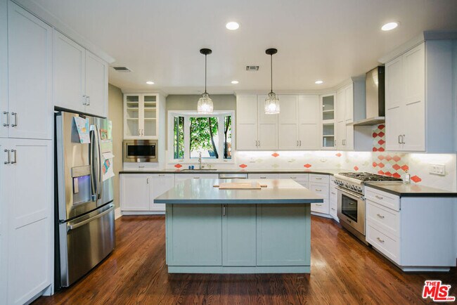 Foto del edificio - 13239 Addison St