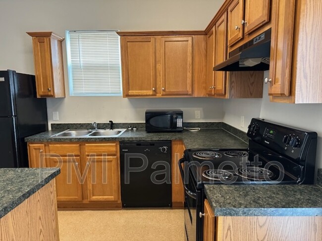 Building Photo - 116 Fairview Park Dr