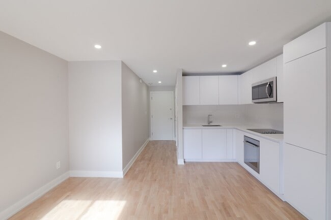Building Photo - 1550 Avenue Filion