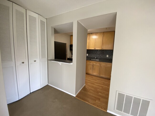 Foto del edificio - 7 Redwood Ln