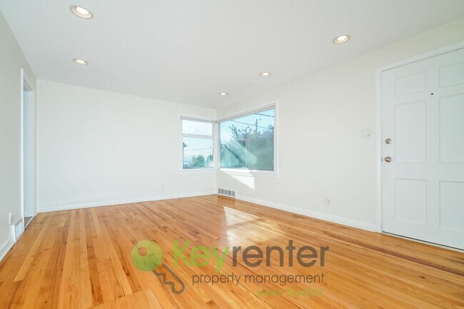 Foto del edificio - **Rent Special** Elegant Three Bedroom Hom...