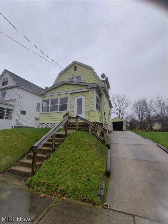 Primary Photo - 607 Dickson St