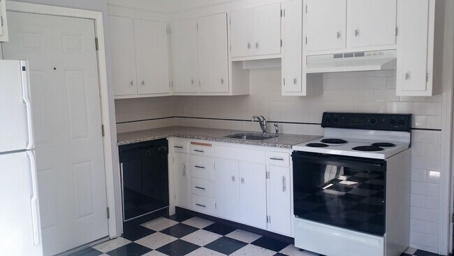 Kitchen - 390 Park Rd