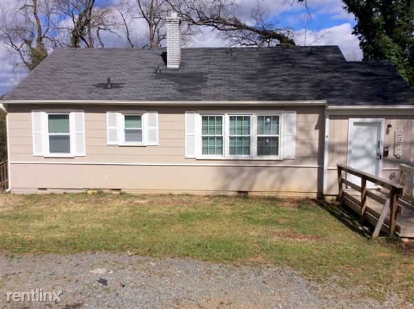 Primary Photo - 2524 Columbus Cir