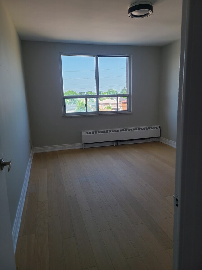 Building Photo - 875 Kennedy Rd
