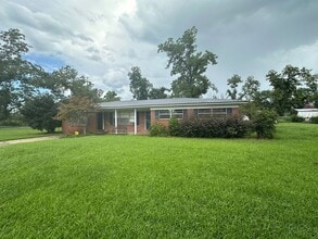 Building Photo - 12 Park Ln