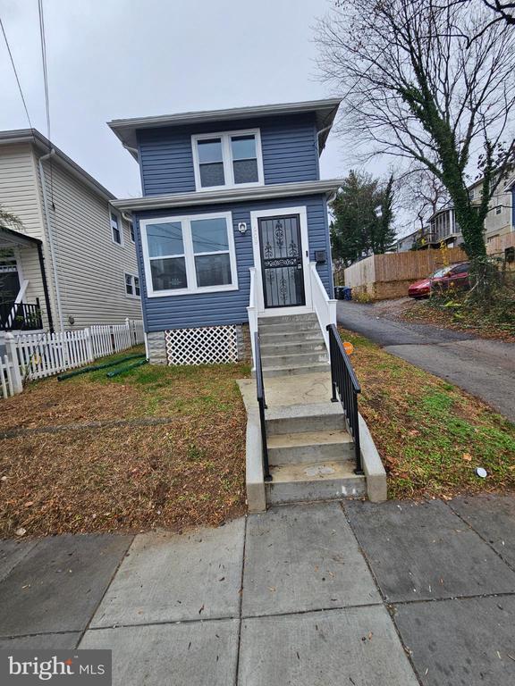 Foto principal - 909 45th Pl NE