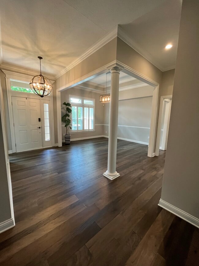 Building Photo - 5789 Victoria Ct