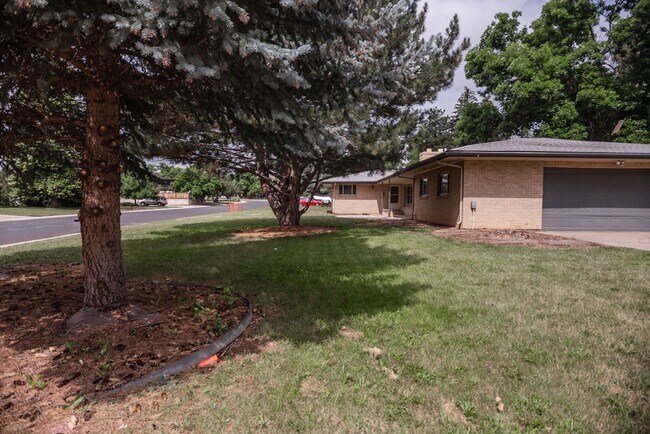 Foto del edificio - 3 Bedroom House in Mid-town