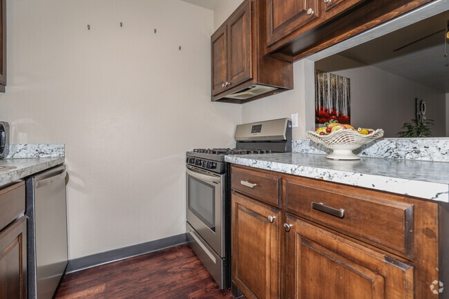 2BR, 1.5BA - 760SF - Kitchen - Oak Park Village Apartments