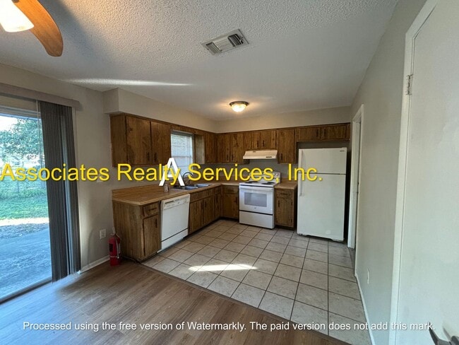 Building Photo - 3 Bed/ 2 Bath Single Family Home for rent ...