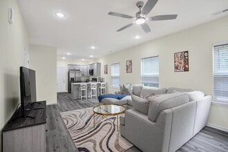 Building Photo - Room in House on William Stowe Dr