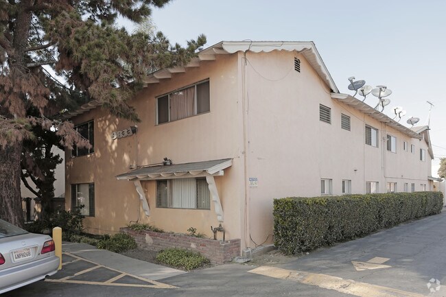 Building Photo - 9825-9835 Imperial Hwy