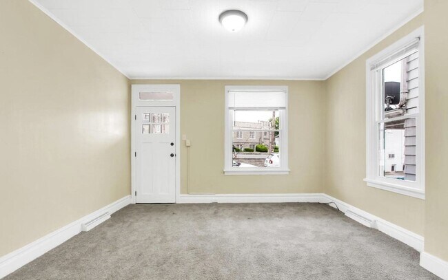 Foto del edificio - Bright 4 Bedroom, 1.5 Bath Home in Enola Pa!