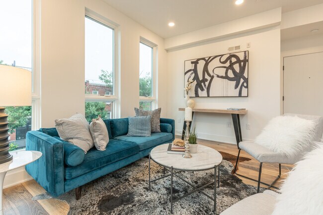 Living RM3 - 2509 Grays Ferry Ave