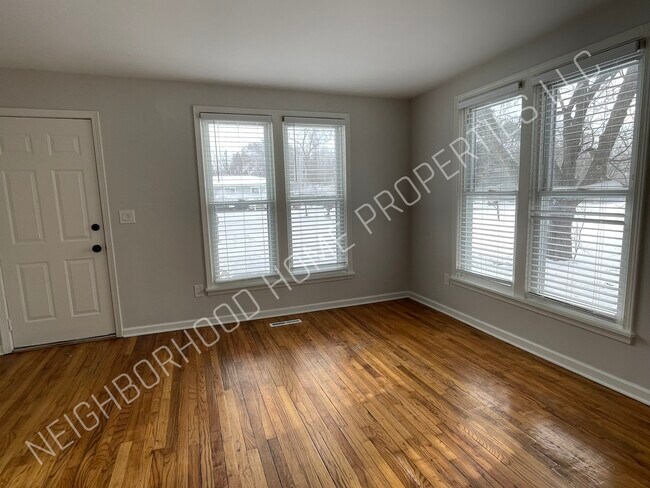 Foto del edificio - 2450 Gerald Ave