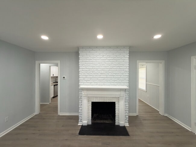Building Photo - 1701 E 39th St