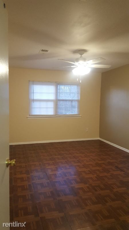 Building Photo - 2 br, 1 bath Condo - 110 College Drive