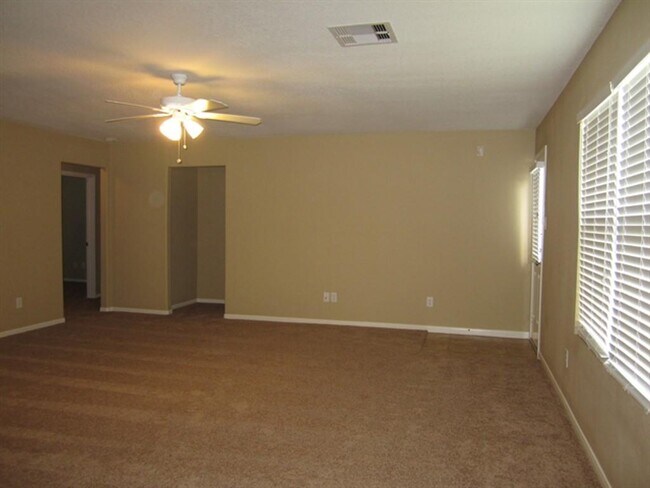 Foto del edificio - 3547 Barkers Crossing Ave