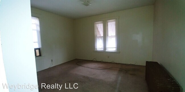 Building Photo - 216 W 70th St