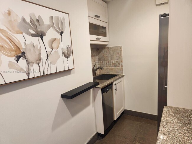 Foto del edificio - 124 NE 19th Ct