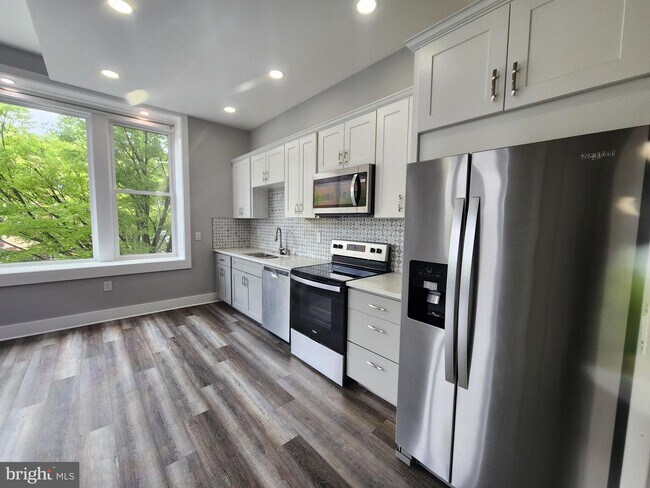 Building Photo - 200 E High St