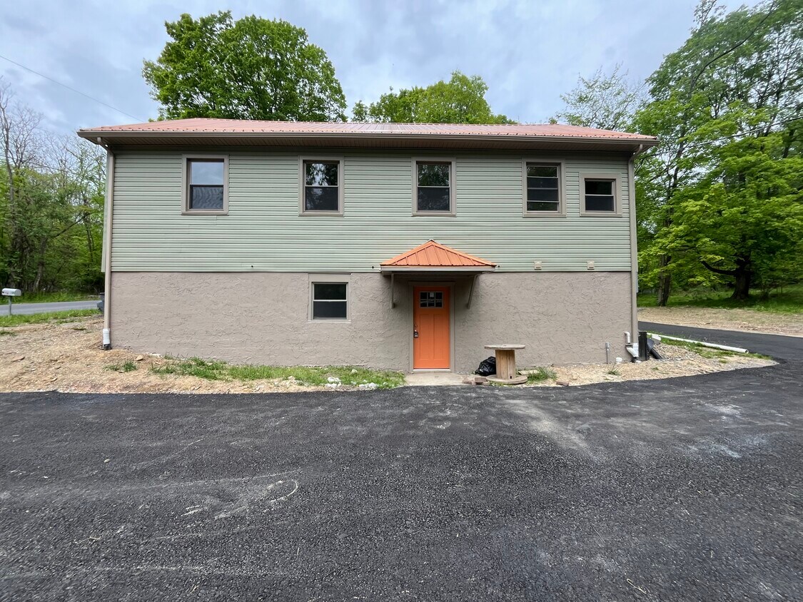 Building Photo - 1100 Valley Club Rd